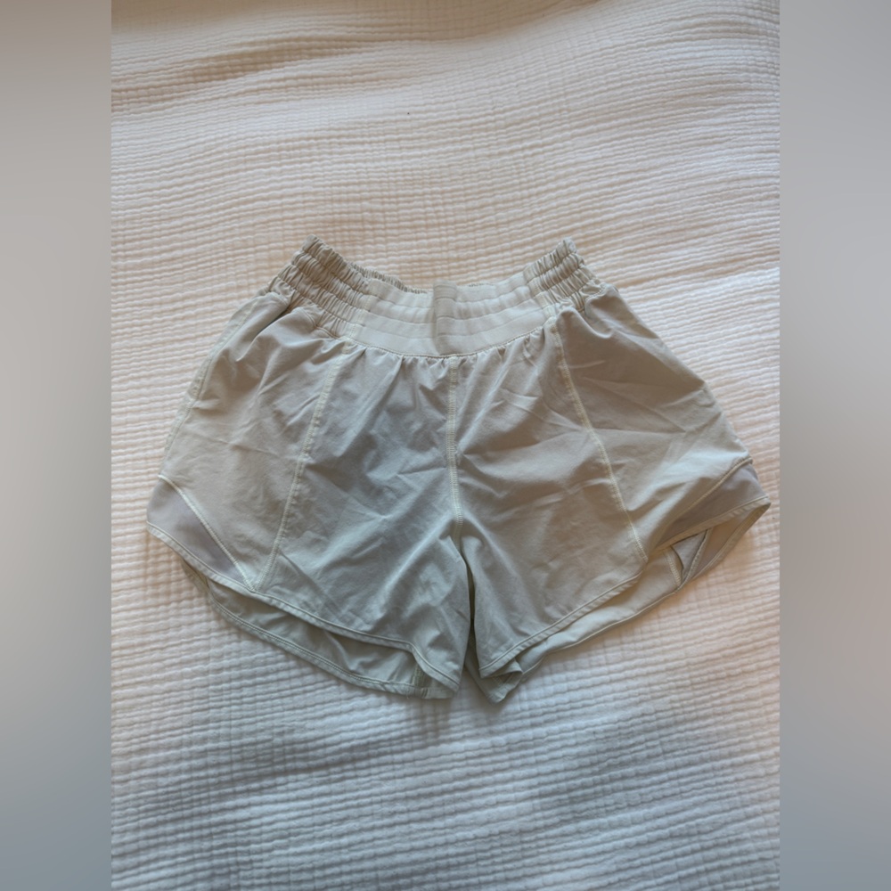 Lululemon - Hotty Hot Short High-Rise 4” - 4